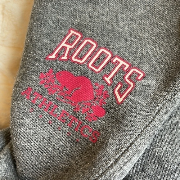 Roots kids 4T jogger pants in grey with pink logo - Picture 3 of 5